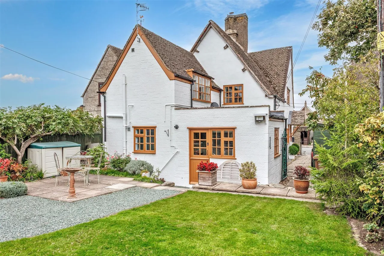 Main Street, Offenham, WR11, photo 25