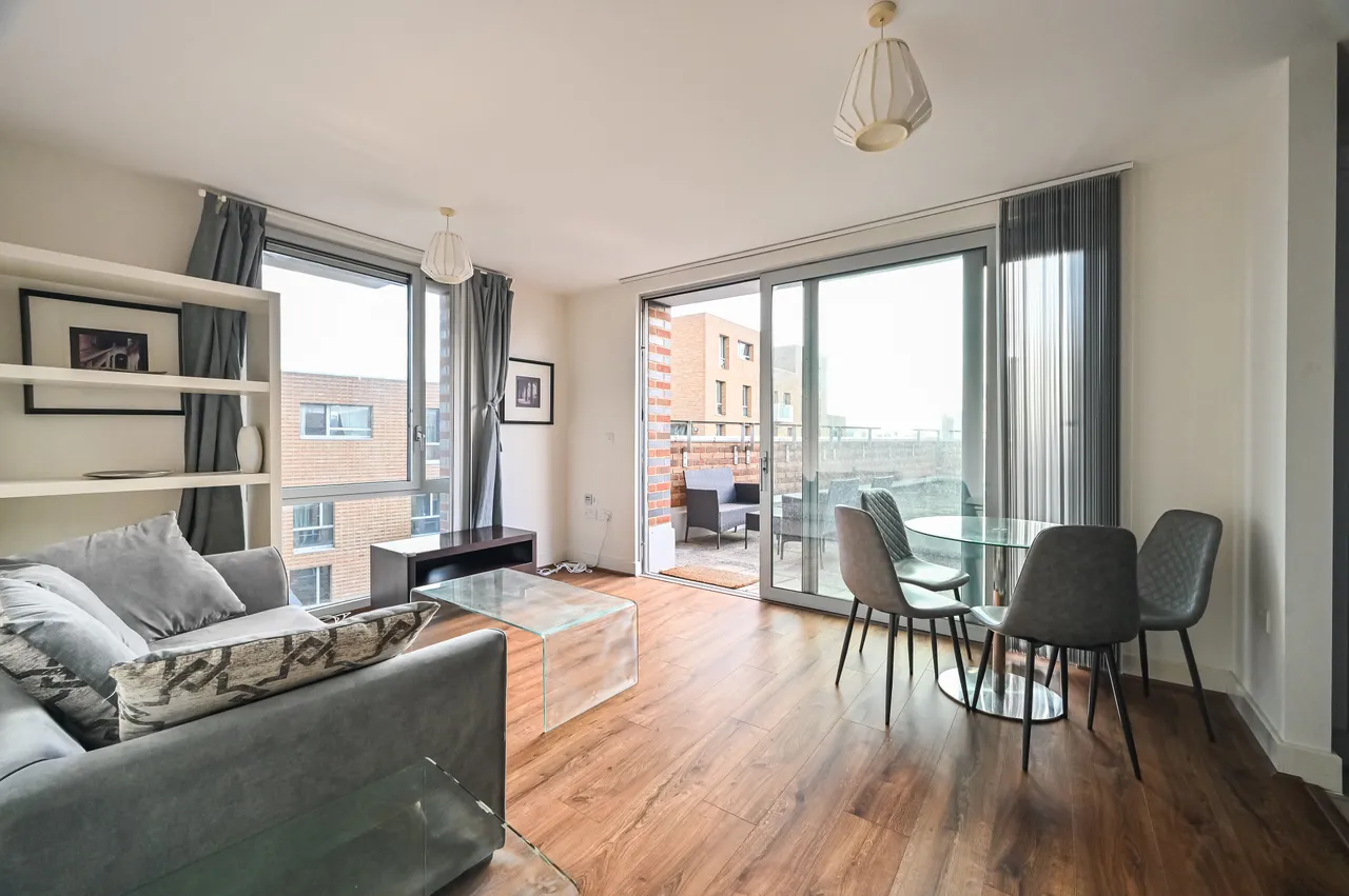 2 bed flat for sale, London, E3