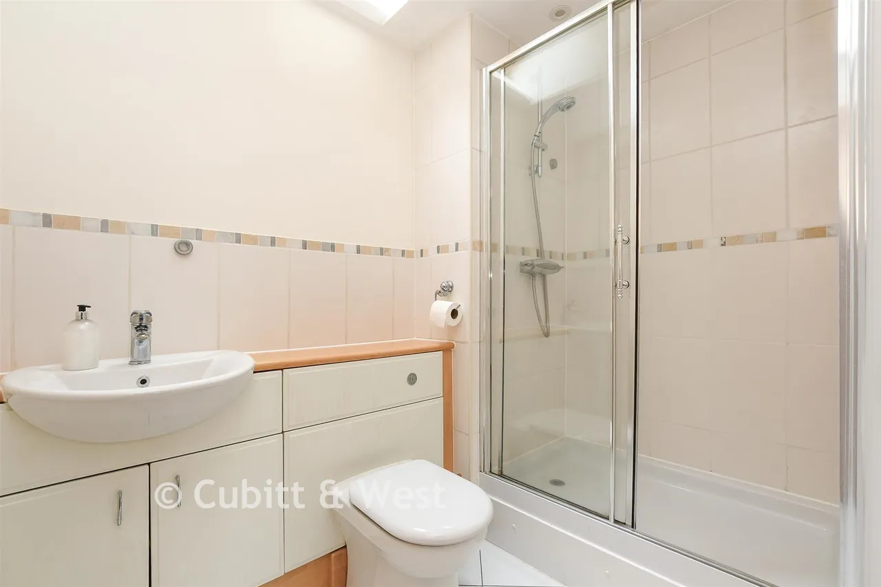 Kings Road, Horsham, RH13, photo 11