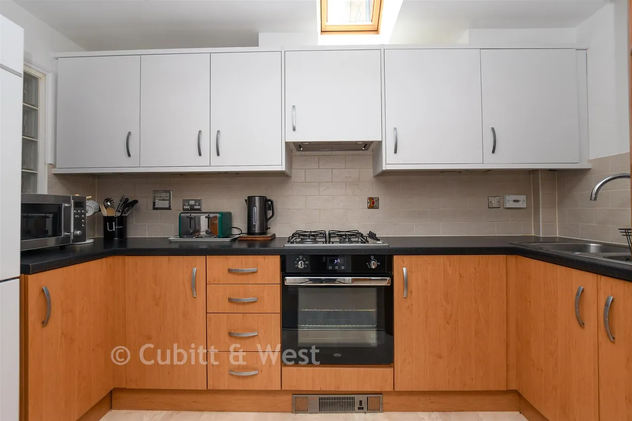 Kings Road, Horsham, RH13, photo 9