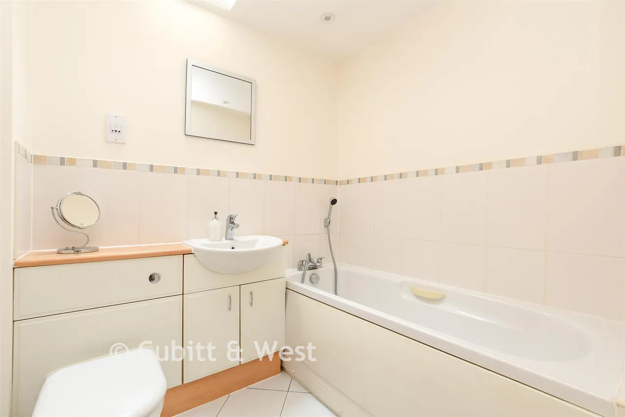 Kings Road, Horsham, RH13, photo 13