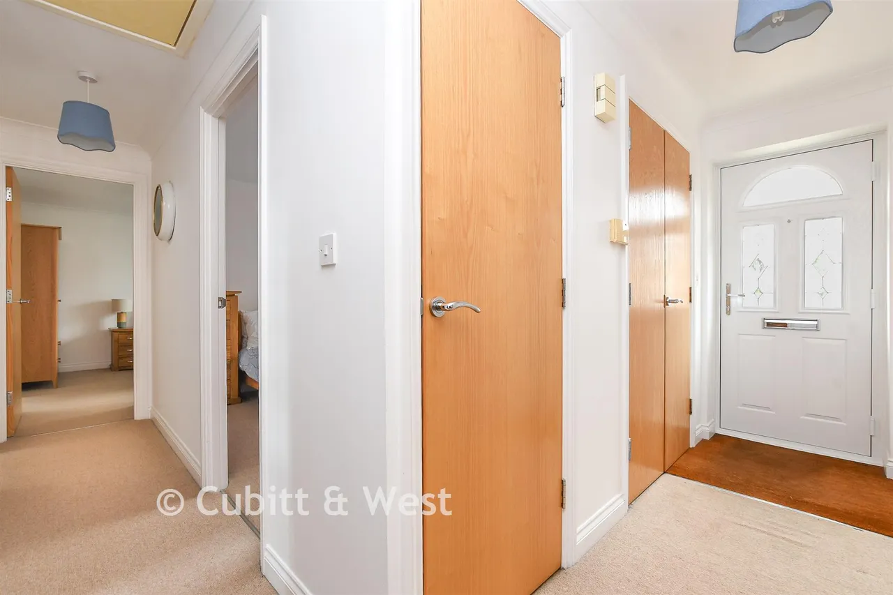 Kings Road, Horsham, RH13, photo 3