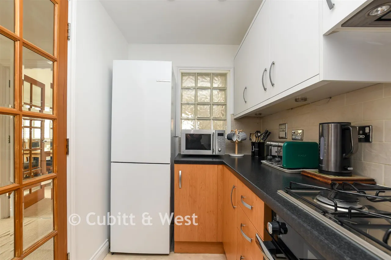 Kings Road, Horsham, RH13, photo 8