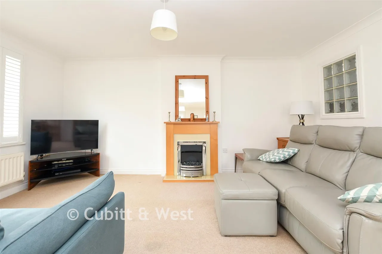 Kings Road, Horsham, RH13, photo 4
