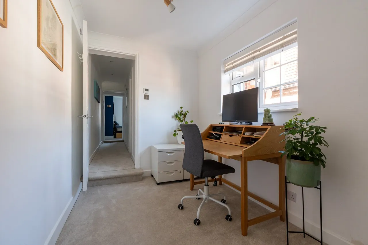 Almond Road, Burnham, SL1, photo 9
