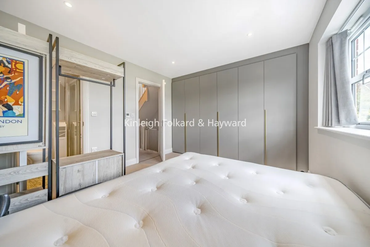 Bowling Green Mews, Raynes Park, London, SW20, photo 12