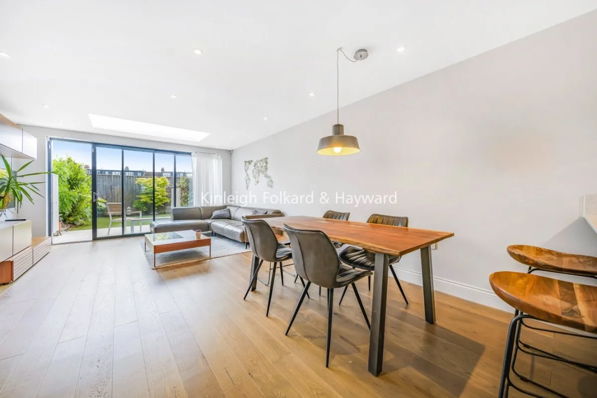Bowling Green Mews, Raynes Park, London, SW20, photo 8