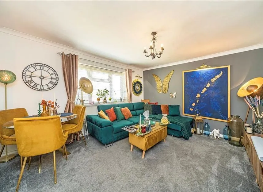 Restons Crescent, Avery Hill, SE9, photo 2