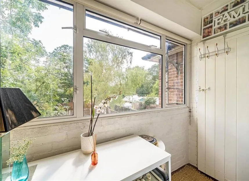 Restons Crescent, Avery Hill, SE9, photo 5