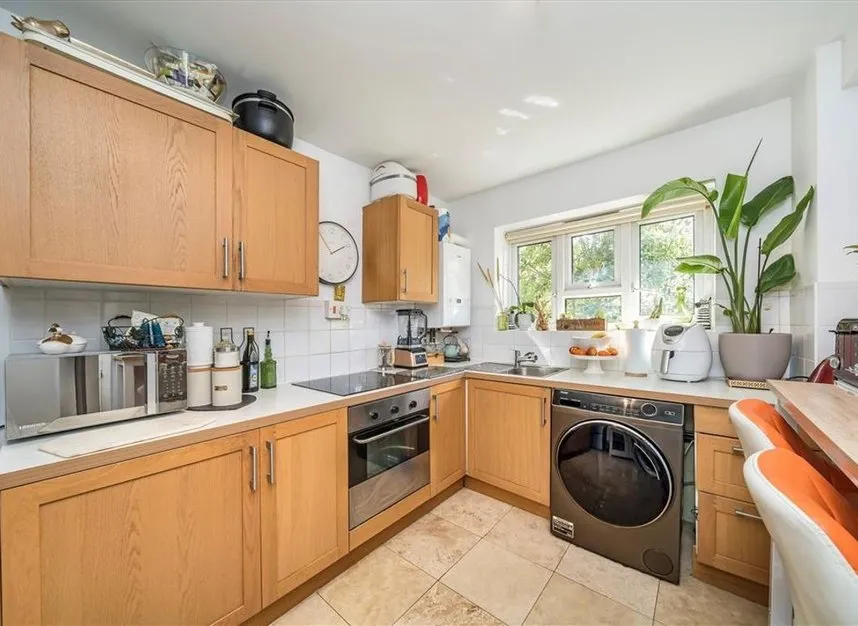 Restons Crescent, Avery Hill, SE9, photo 3