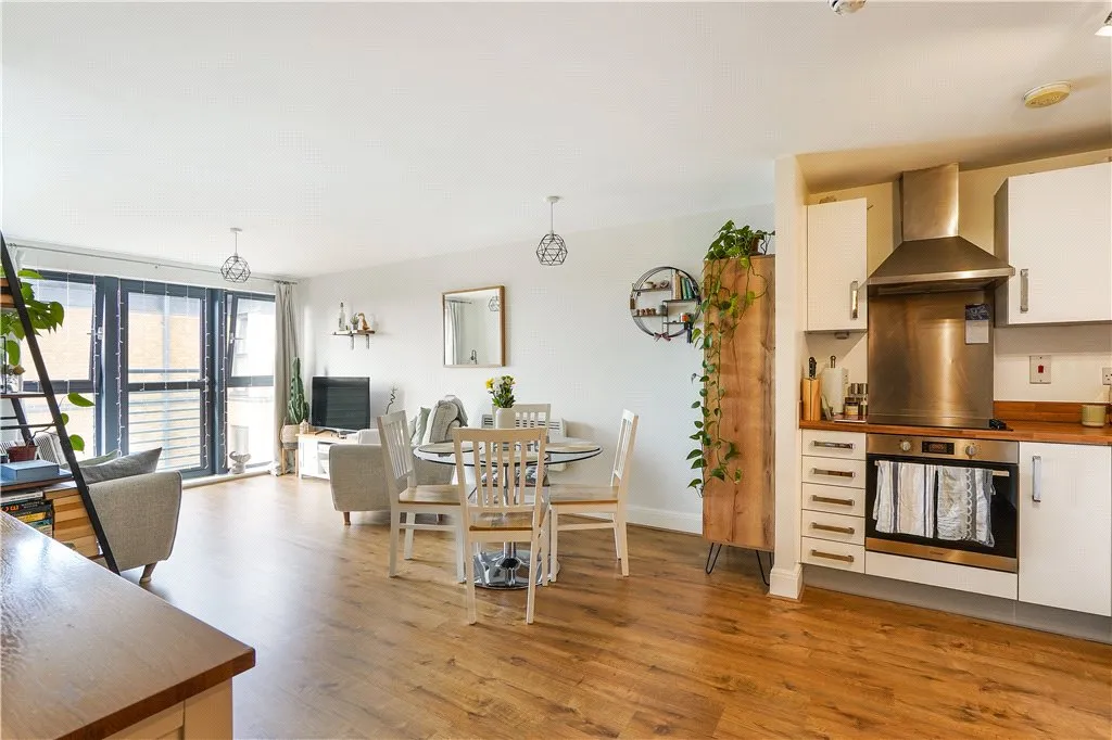 2 bed flat for sale — Spa Road, London, SE16
