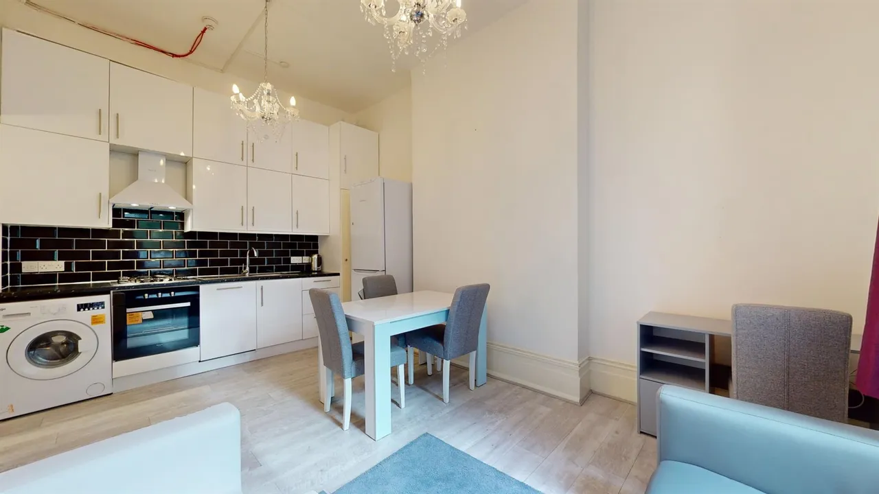 Warwick Road, London, SW5, photo 5