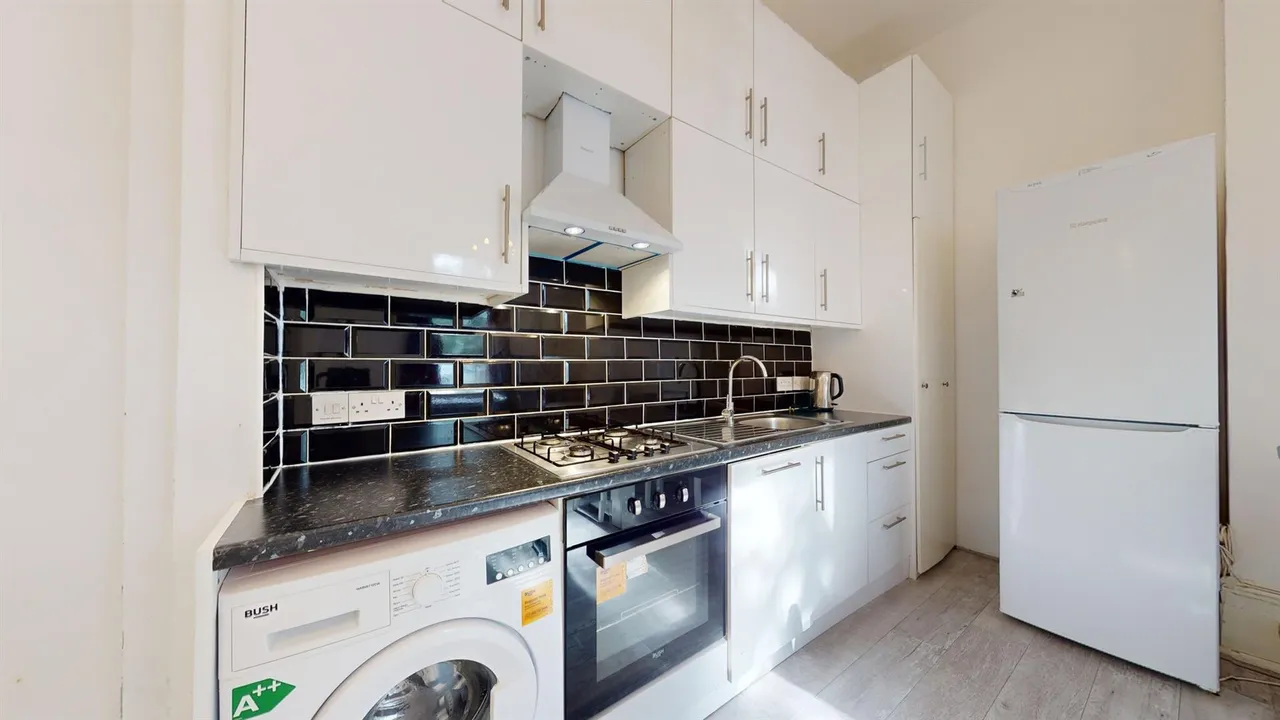 Warwick Road, London, SW5, photo 4