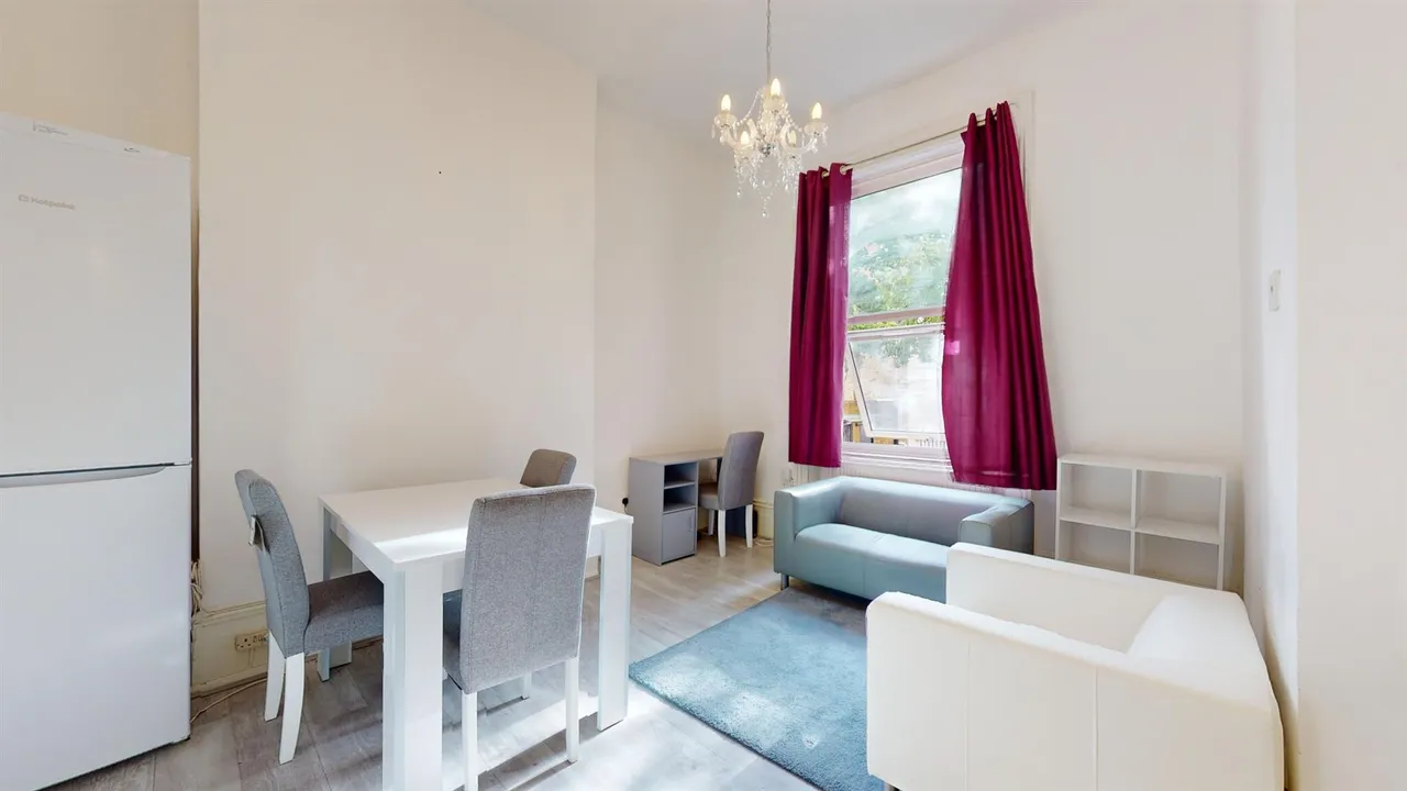 1 bed flat to rent, Warwick Road, London, SW5