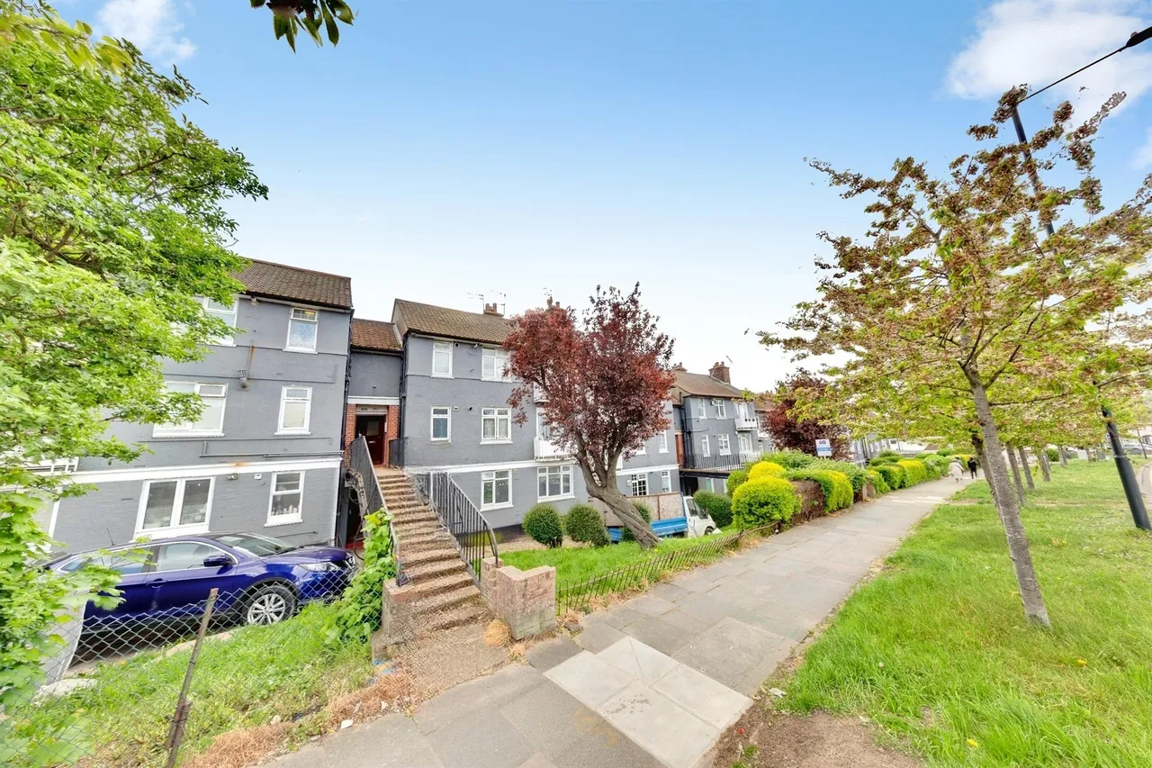 3 bed flat for sale, Harrow Road, Wembley, HA9
