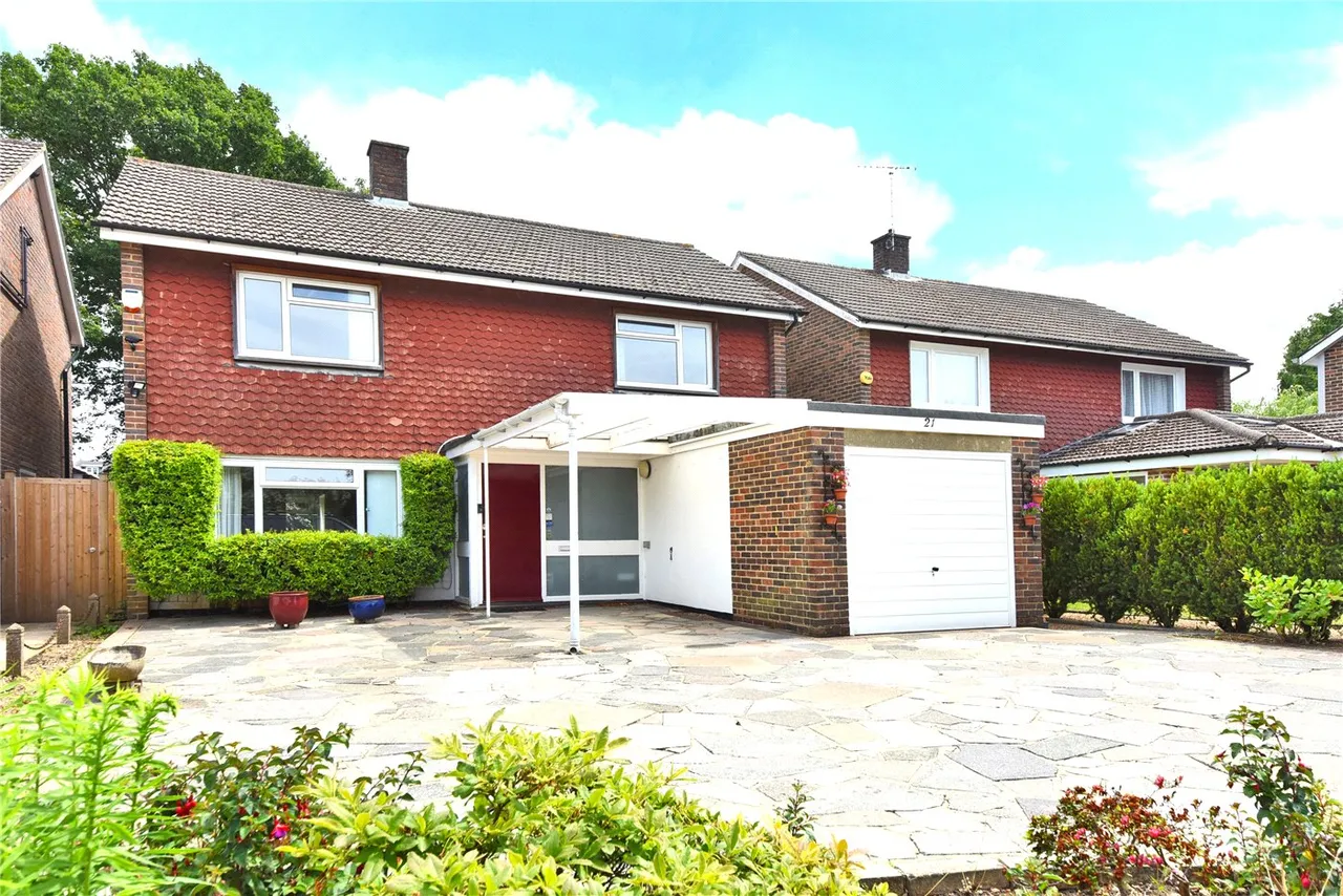4 bed house for sale — Woodgavil, Banstead, Surrey, SM7