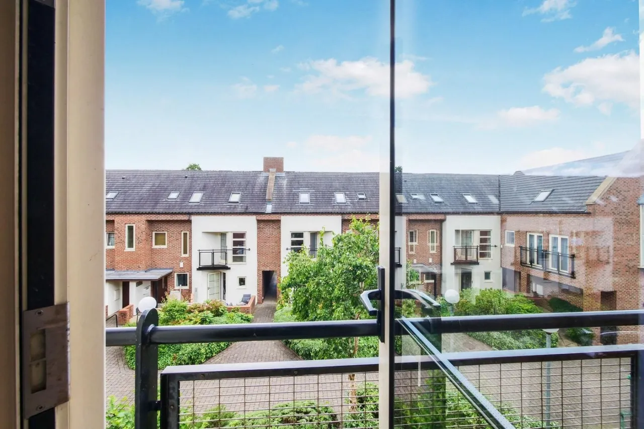 2 bed flat for sale — Lawrence Square, York