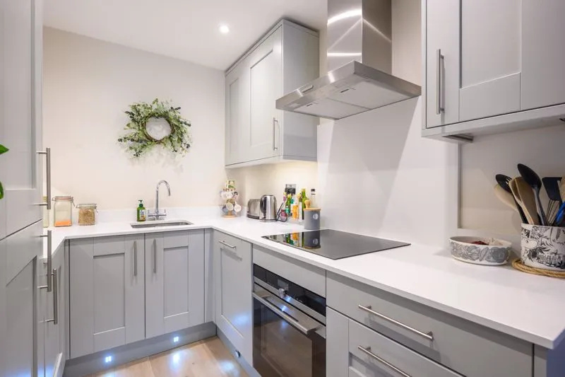 Bridge Street, Walton-On-Thames KT12 1AL, photo 5