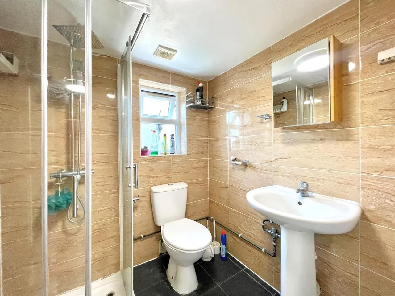 Sutton Road, London, E17, photo 10