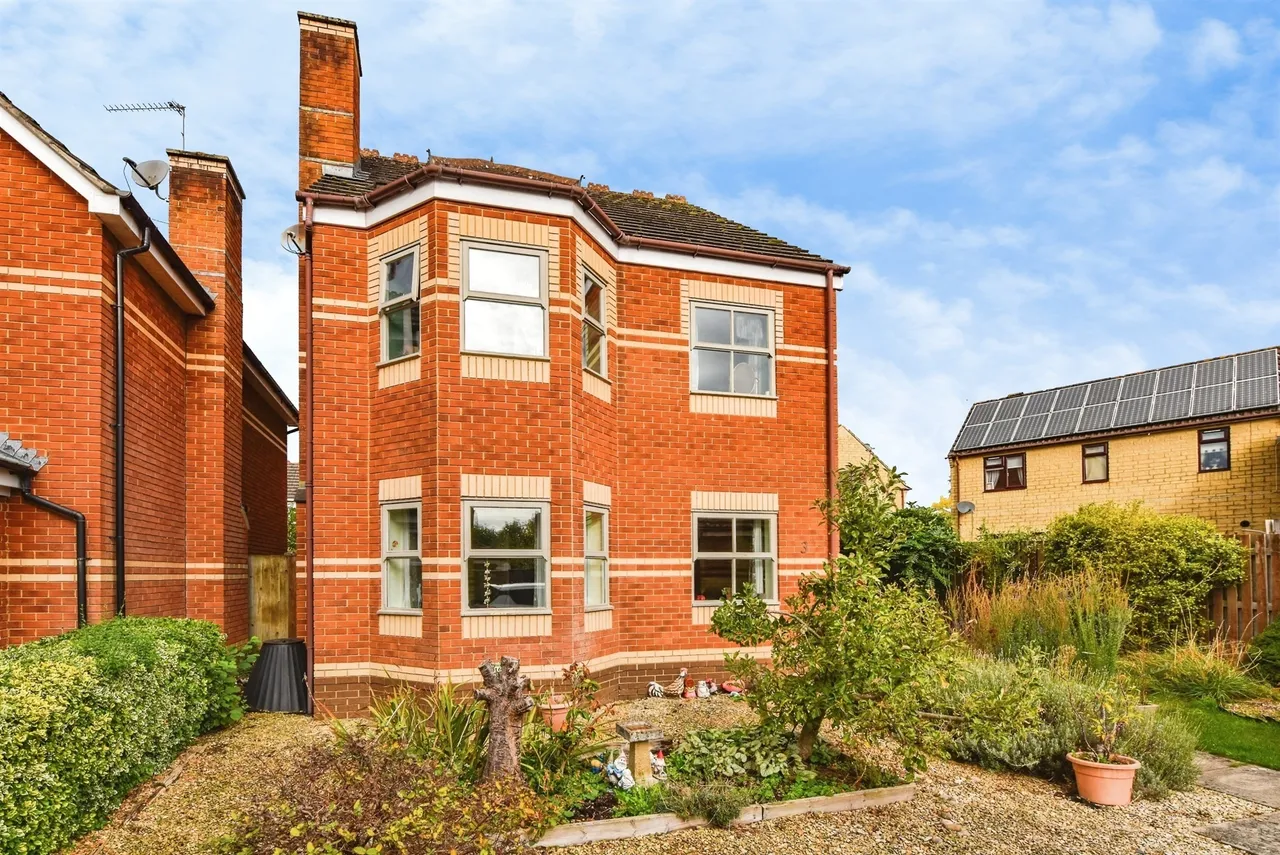 4 bed house for sale, Gleneagles Close, Monkton Park, SN15