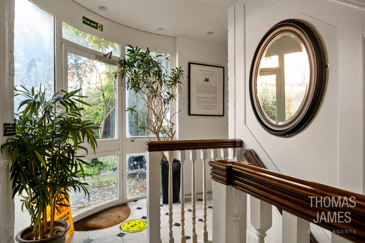 London, N21, photo 13