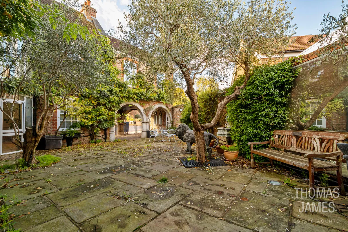 London, N21, photo 28
