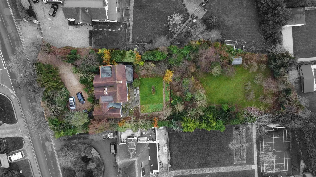 4 bed house for sale — Traps Hill, Loughton