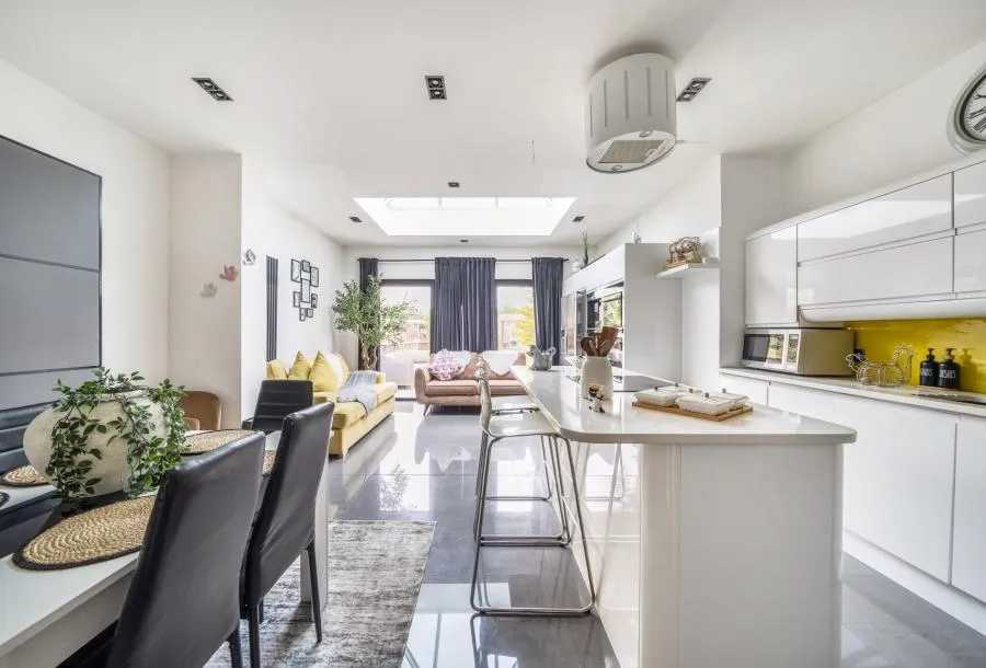 4 bed house for sale, Havering Road, Romford, RM1