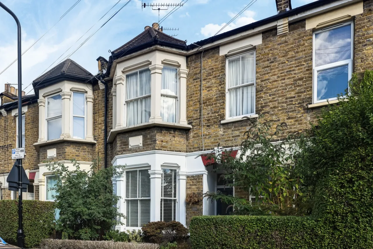 2 bed flat for sale — Twickenham Road, Leytonstone, london