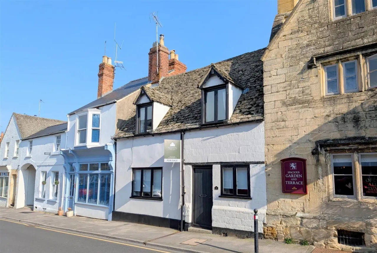 3 bed house for sale — North Street, Winchcombe
