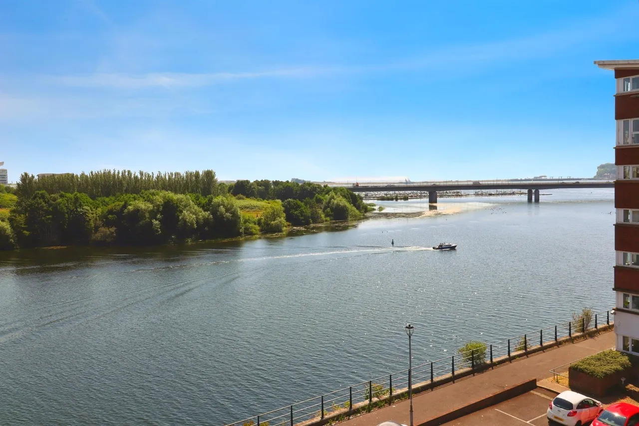 3 bed flat for sale — Jim Driscoll Way, Cardiff