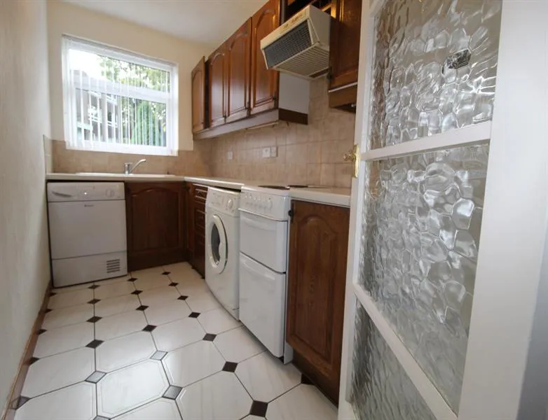 Leegate Road, Heaton Moor, photo 5