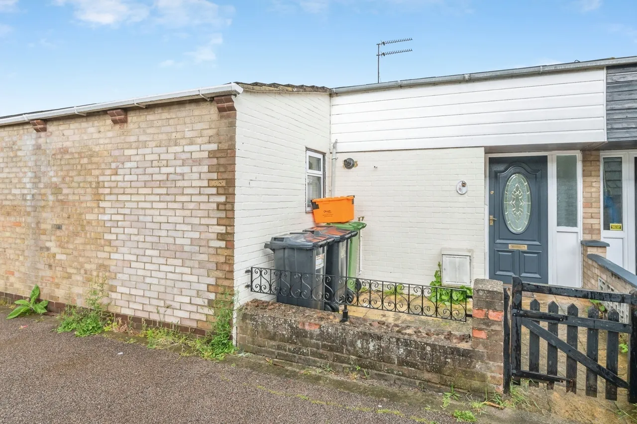 3 bed house for sale — Travers Way, BASILDON, Essex, SS13