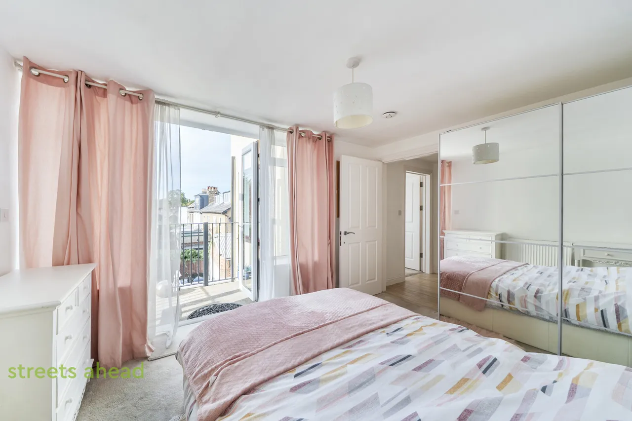 2 bed flat for sale, Suffolk Road, London, SE25