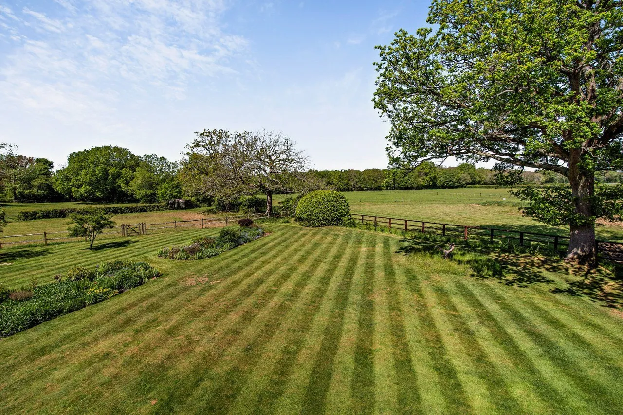 Furzen Lane, Ellens Green, Surrey, RH12 3AW, photo 9