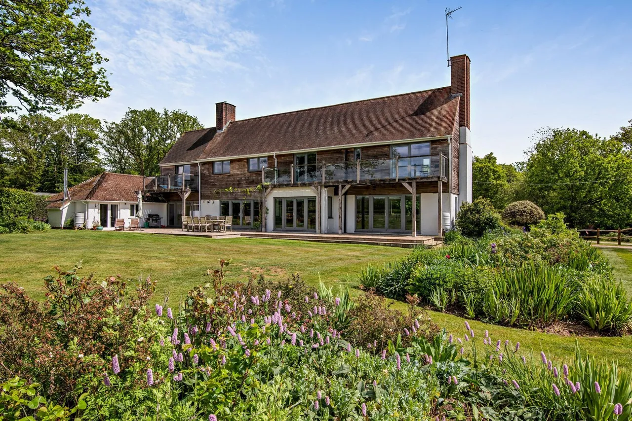 5 bed house for sale — Furzen Lane, Ellens Green, Surrey, RH12 3AW