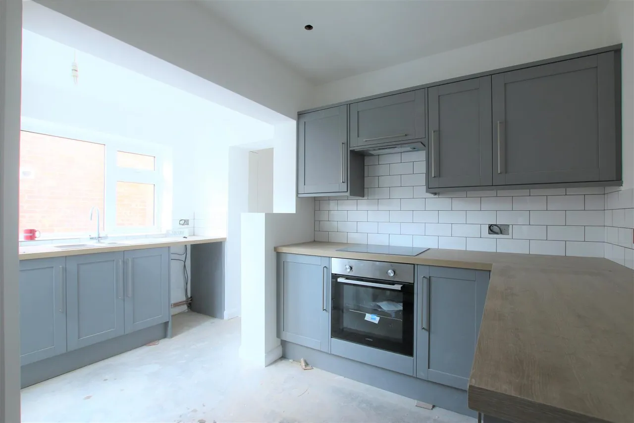 2 bed house to rent, Gibbon Road, Newhaven