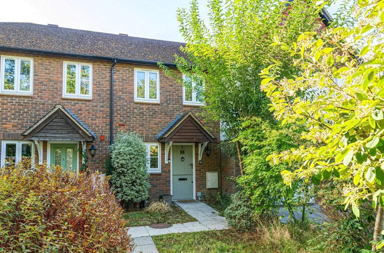 2 bed house for sale, Guildford Road, Normandy, GU3