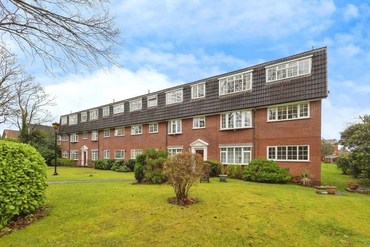 2 bed flat for sale — Bramhall Lane, Stockport, Greater Manchester, SK3