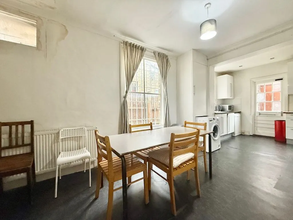 Searles Road, London SE1 4YU, photo 2