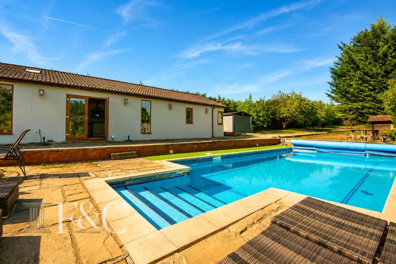 St Leonards Road, Nazeing, photo 33