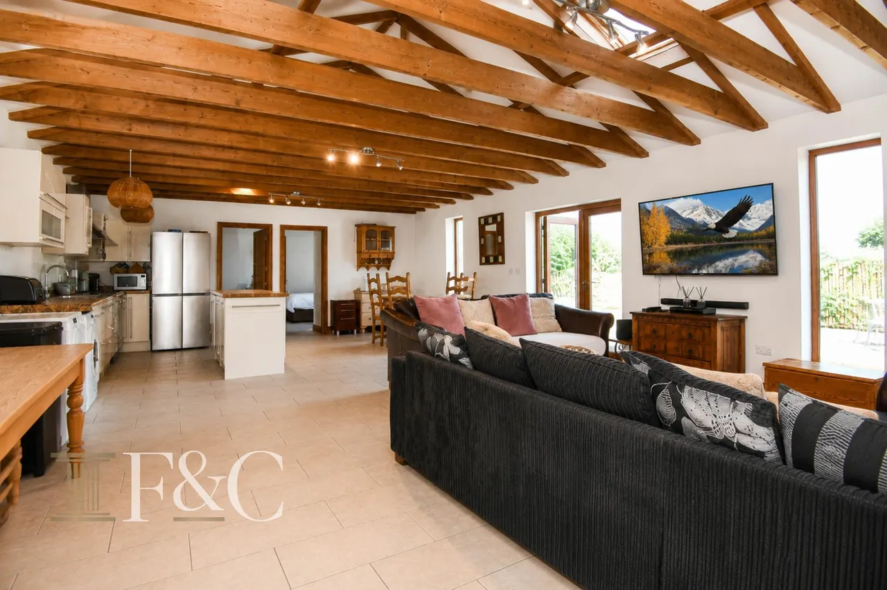 St Leonards Road, Nazeing, photo 26