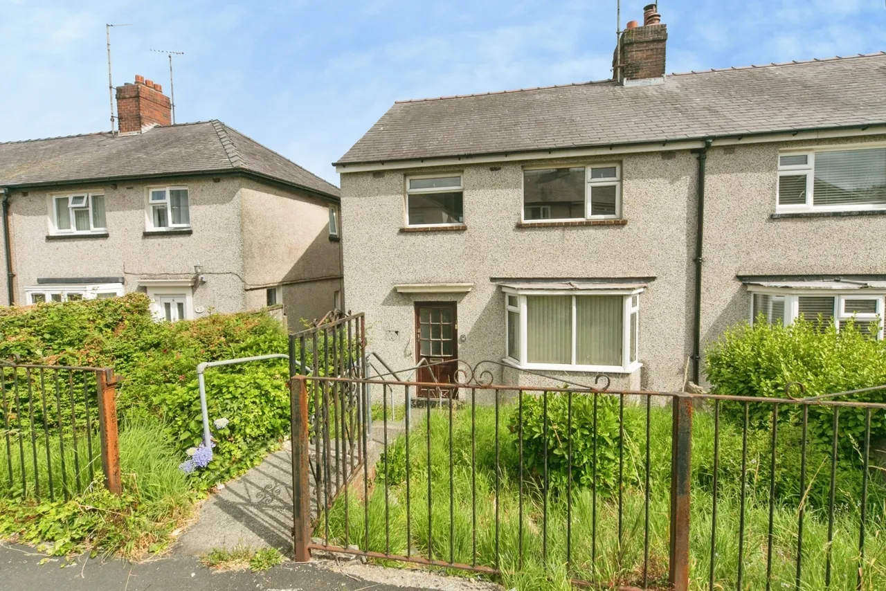 3 bed house for sale, Cil Coed, Bangor, LL57