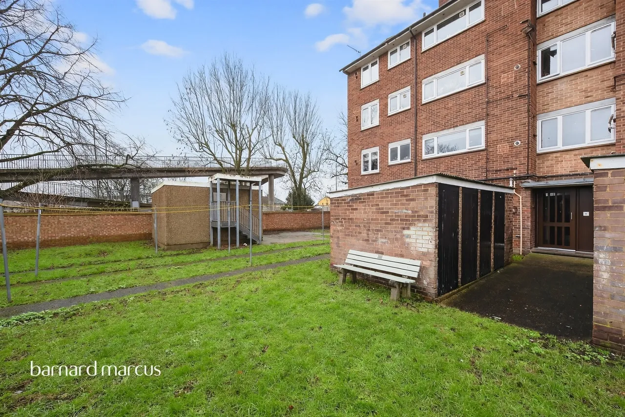 Swift Road, Feltham, photo 11