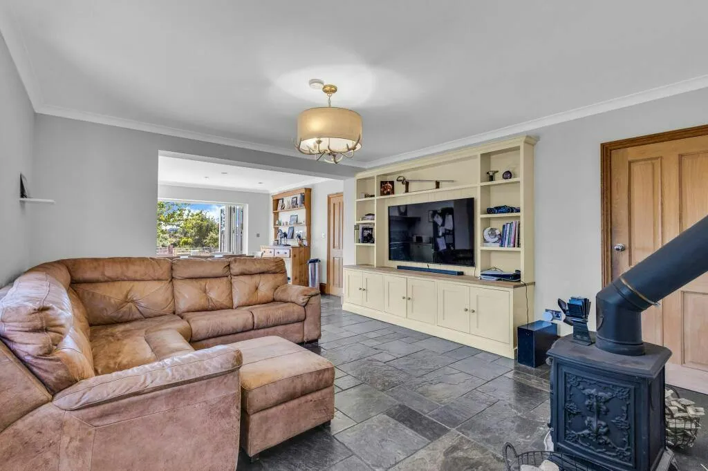 East Langdon Road, Guston, CT15, photo 10