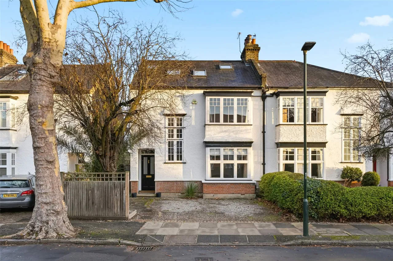 4 bed house for sale — Gloucester Road, Hampton, TW12 2UJ