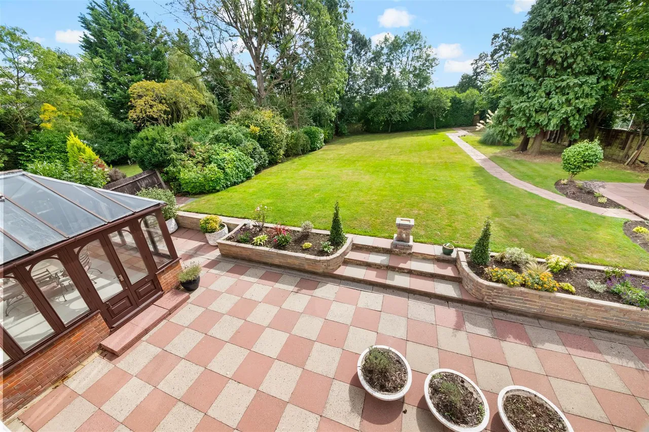 Vine Grove, Hillingdon, photo 24