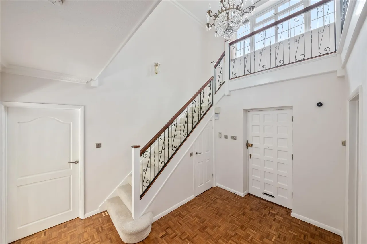 Vine Grove, Hillingdon, photo 28