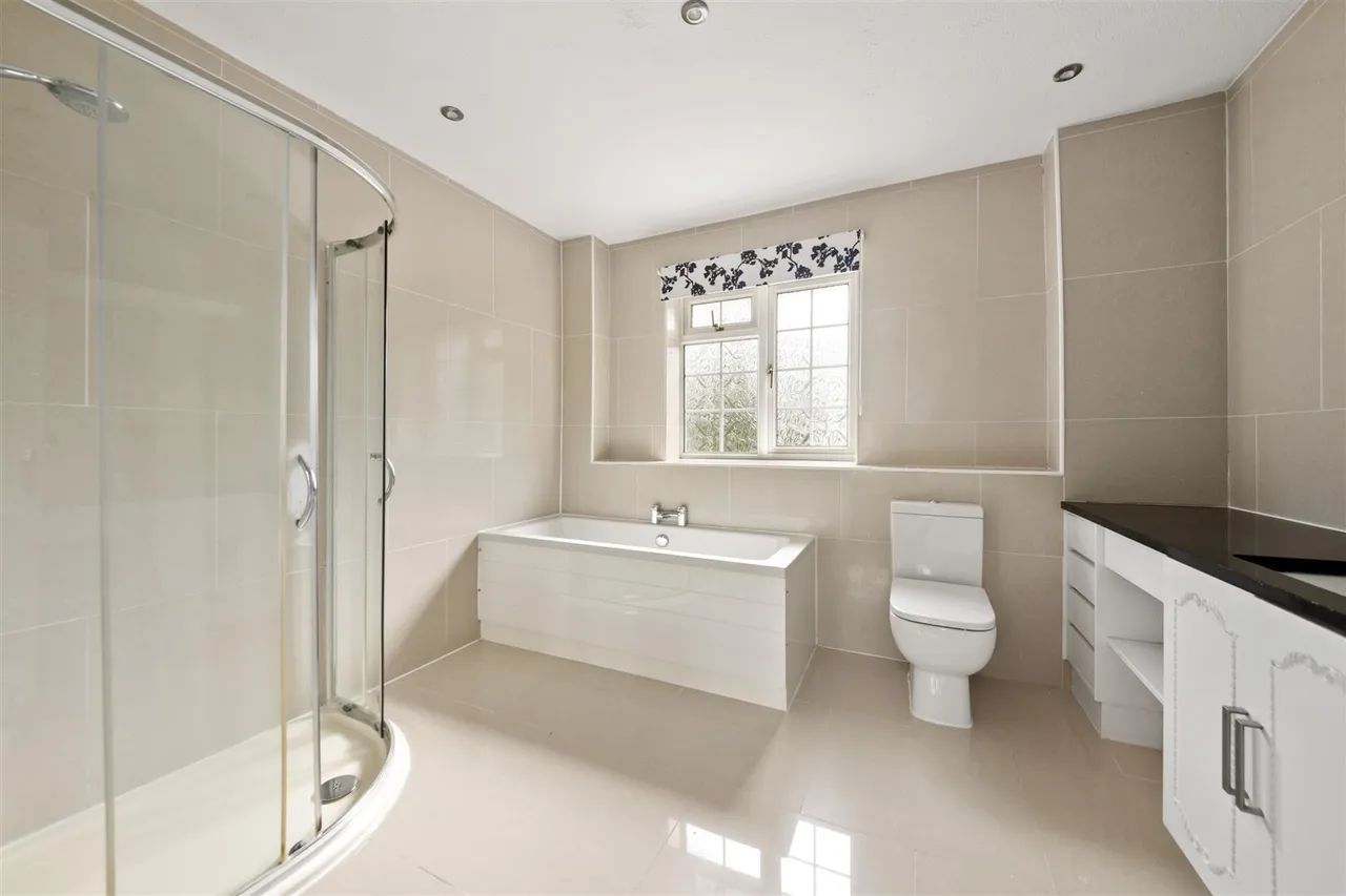 Vine Grove, Hillingdon, photo 13