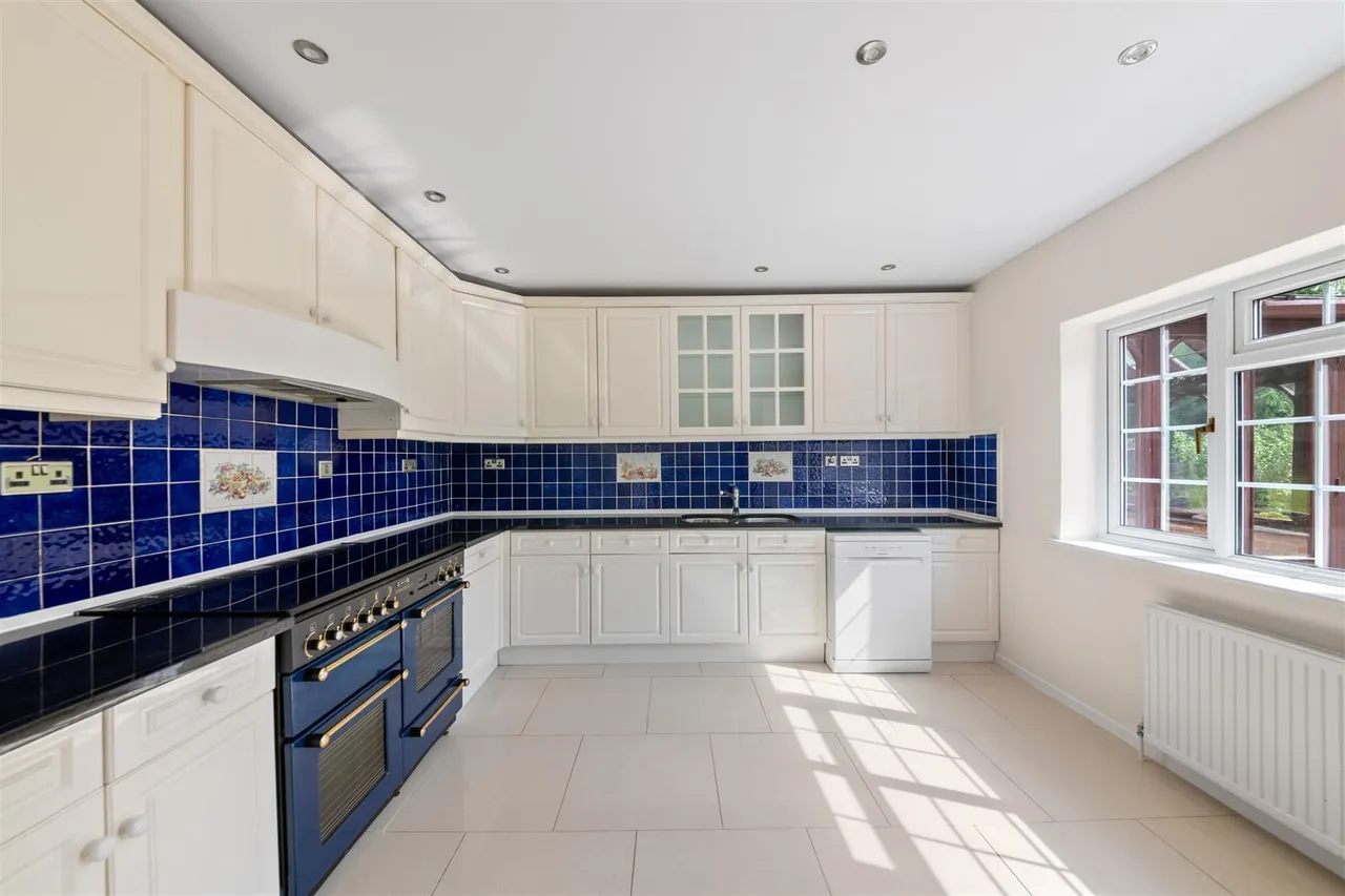 Vine Grove, Hillingdon, photo 11